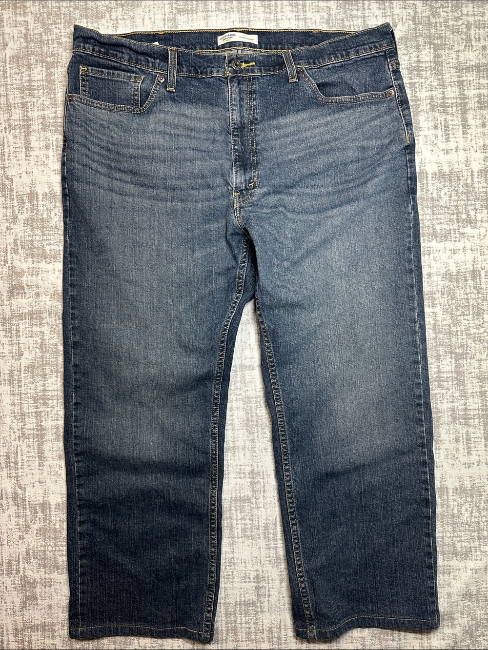 Levi's Men's Medium Blue Relaxed Fit Jeans